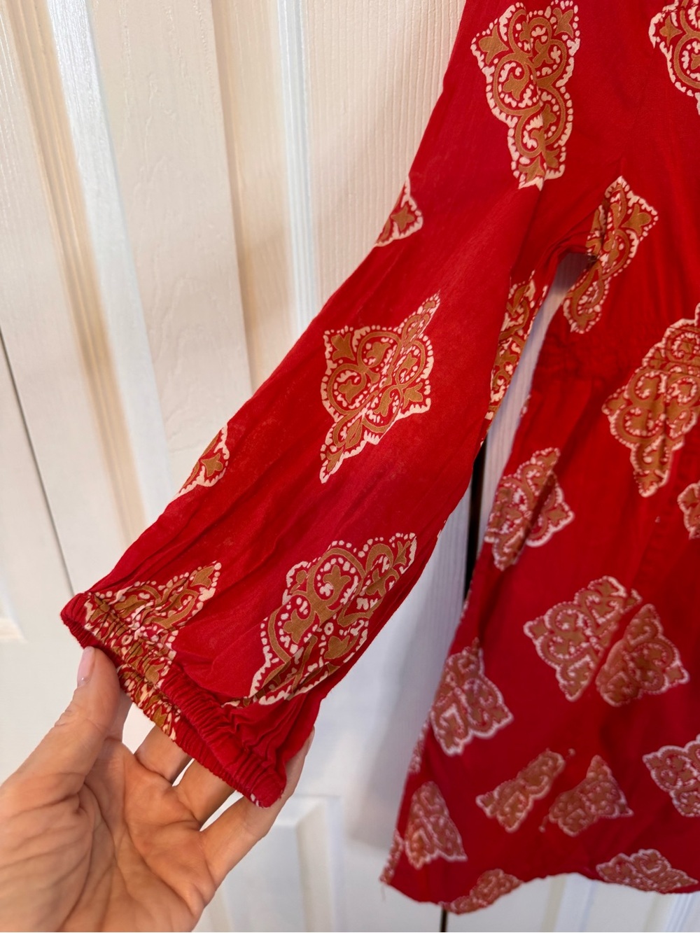 Joie a La Plage Red Medallion Print VNeck Tunic Blouse Size Small 3/4 Sleeve - Picture 5 of 14